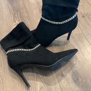 Black heeled boots with gold chain